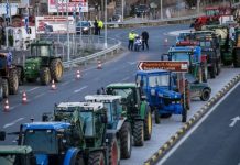 Αγρότες: Συγκεντρώνονται στα μπλόκα εν όψει της καθόδου στην Αθήνα