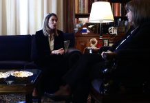 Κατερίνα Σακελλαροπούλου – Ρομπέρτα Μέτσολα: «Καθήκον όλων η διαμόρφωση του κοινού ευρωπαϊκού μέλλοντος»