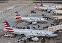 Καθηλωμένες οι πτήσεις της American Airlines λόγω «τεχνικού προβλήματος» – Ταλαιπωρία για εκατομμύρια επιβάτες